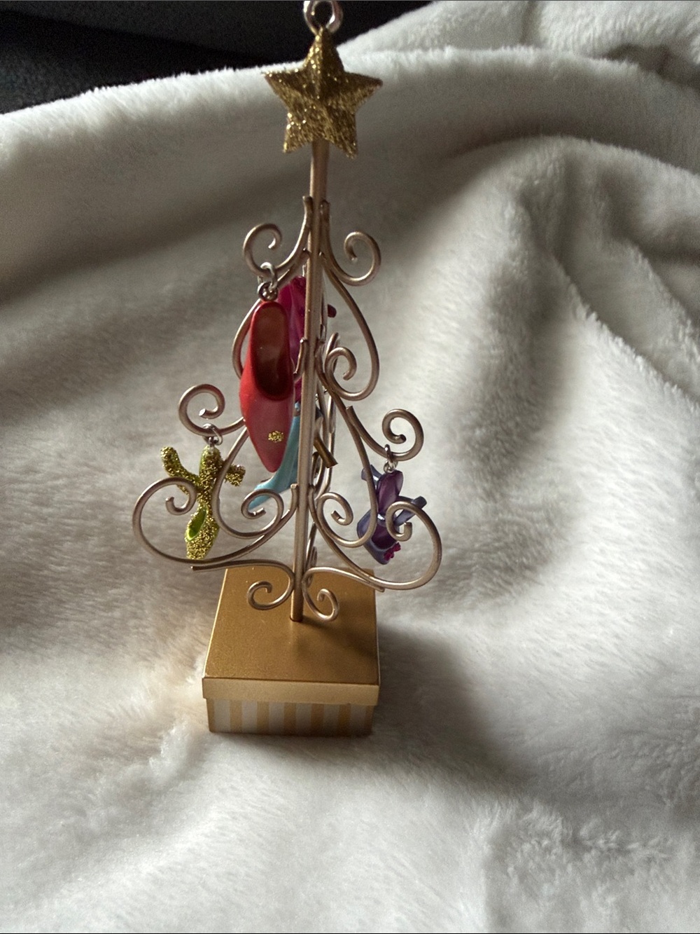Hallmark 2007 Mini Ornament Tree with Shoe Charms GUC